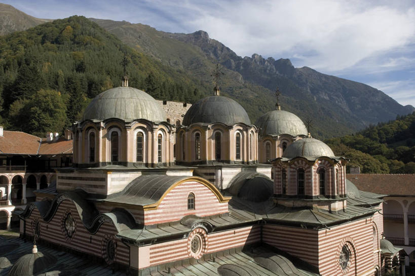 无人,横图,室外,白天,旅游,度假,美景,森林,山,建筑,保加利亚,景观,云,娱乐,天空,自然,地标建筑,享受,休闲,景色,放松,摄影,宗教,国家公园,基督教,圆顶建筑,自然风光,修道院,东正教,里拉修道院,彩图,联合国教科文组织,郊野公园