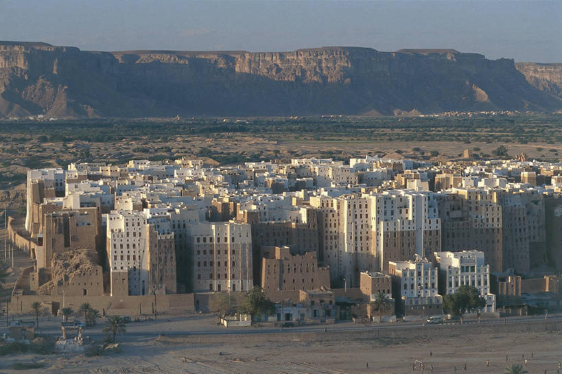 无人,横图,室外,白天,度假,美景,山,城市风光,城市,建筑,也门,亚洲,地平线,地形,景观,古城,围墙,辽阔,地面,历史,娱乐,城墙,地标建筑,享受,休闲,广阔,景色,放松,摄影,一望无际,气候,中东,都市风光,延伸,天地相交,无边无际,一马平川,希巴姆,自然地理,阿拉伯,彩图,旅行,传统文化,联合国教科文组织