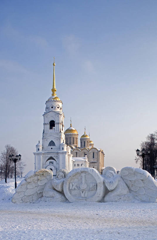 无人,竖图,室外,白天,侧面,雪,建筑,俄罗斯,天使,冬天,钟楼,尖顶,首都,文艺复兴,天空,地标建筑,摄影,宗教,宗教建筑,古典风格,万里无云,克里姆林宫,圣母升天大教堂,东正教,跪着,彩图,俄罗斯文化,联合国教科文组织,时代