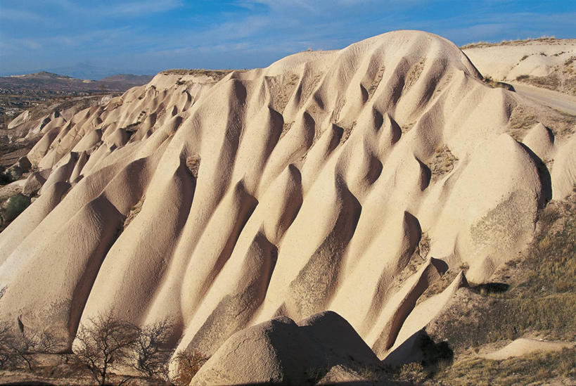 无人,横图,室外,白天,旅游,度假,美景,沙漠,山,欧洲,土耳其,亚洲,沙子,地平线,地形,景观,辽阔,地面,沙丘,娱乐,自然,享受,休闲,广阔,景色,放松,摄影,一望无际,气候,国家公园,中东,岩层,自然风光,延伸,西亚,干的,沉积岩,乌奇夏,卡帕多西亚,天地相交,安纳托利亚,小亚细亚,无边无际,一马平川,惊骇,地质学,沙岩,卡帕多奇亚,自然地理,岩石,彩图,格雷梅,土耳其共和国,安那托利亚,小亚细亚半岛,郊野公园