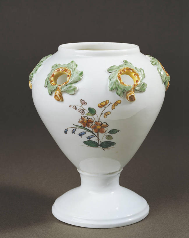 无人,竖图,室内,奢侈,花瓶,珠宝,法国,欧洲,花纹,瓷器,矿石,陶瓷制品,一个,陶器,摄影,单个,昂贵,贵重,宝石,坚定,中欧,宝贵,式样,美术工艺,彩图,影棚拍摄,人工宝石,人造宝石