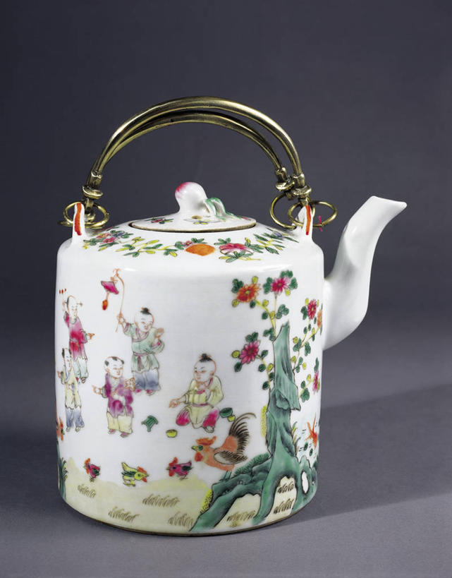 无人,竖图,室内,奢侈,餐具,珠宝,瓷器,矿石,陶瓷制品,一个,把手,茶壶,摄影,单个,昂贵,贵重,宝石,坚定,宝贵,美术工艺,彩图,影棚拍摄,人工宝石,人造宝石