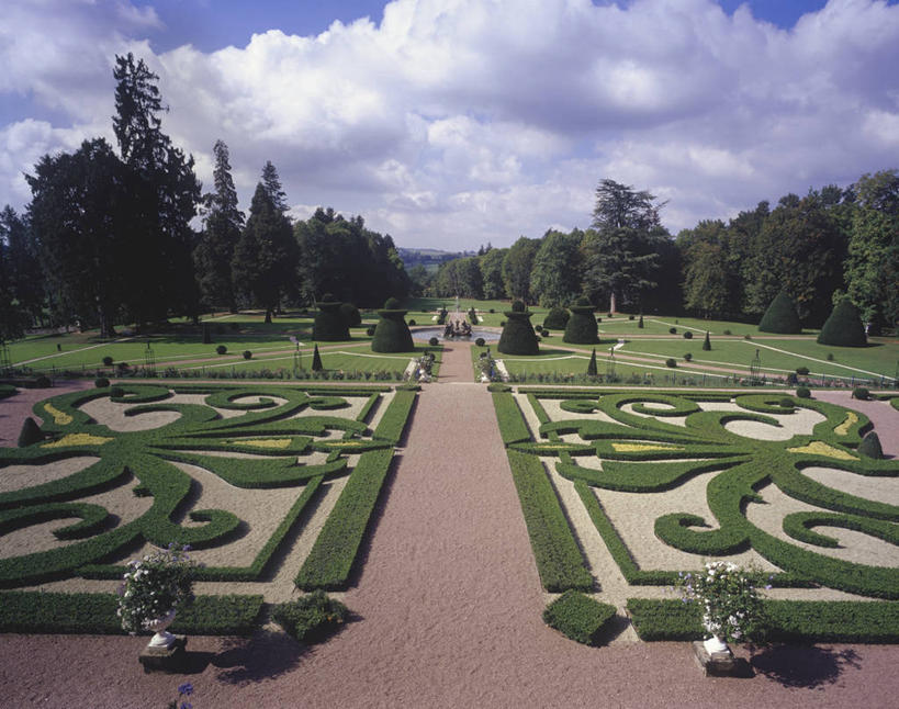 无人,横图,室外,白天,旅游,度假,美景,法国,欧洲,对称,城堡,景观,云,历史,娱乐,树,天空,自然,享受,休闲,景色,放松,摄影,园林,顺序,勃艮第,西欧,法兰西,自然风光,法国文化,欧洲文化,中欧,法兰西共和国,法兰西第五共和国,式样,勃艮第大区,布根地,索恩.卢瓦尔省,彩图,旅行