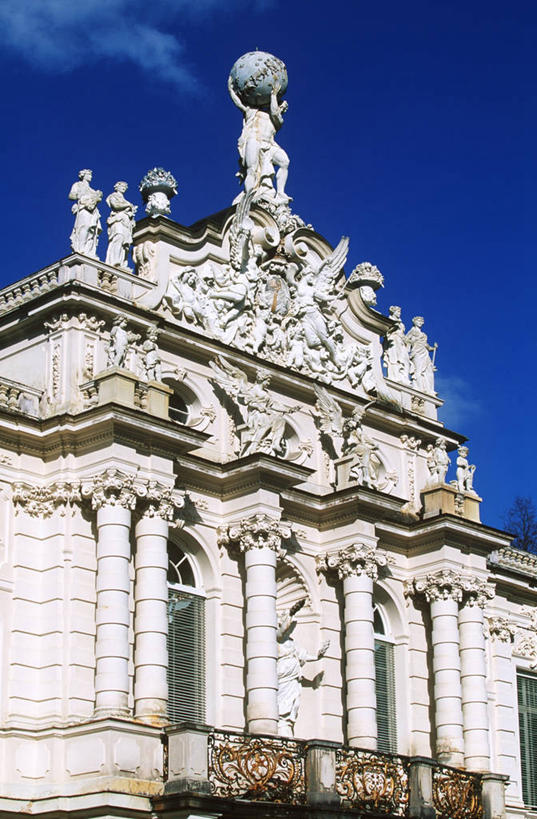 无人,竖图,室外,白天,旅游,度假,美景,建筑,雕塑,德国,欧洲,神话,标志,符号,城堡,景观,历史,娱乐,标识,天空,自然,地标建筑,享受,休闲,景色,放松,摄影,部分,西欧,自然风光,传说,希腊神话,德国文化,中欧,阿特拉斯雕像,国际大楼,德意志联邦共和国,巴伐利亚,巴伐利亚州,拜恩州,拜恩自由州,大力神,性别符号,洛可可风格,图恩,林德霍夫堡,奥伯阿默尔高,彩图,旅行,阿泊斯,男性符号