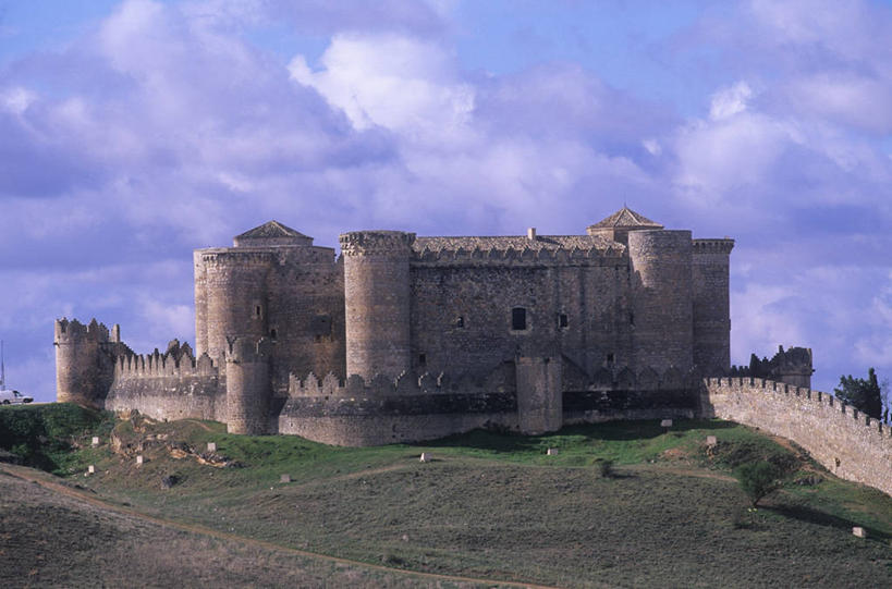 无人,横图,室外,白天,建筑,西班牙,欧洲,城堡,纪念碑,围墙,历史,草,摄影,保护,南欧,伊比利亚半岛,西班牙王国,卡斯蒂利亚,卡斯蒂利亚拉曼查,卡斯蒂利亚拉曼恰,拉曼查,拉曼恰,石块,彩图,时代