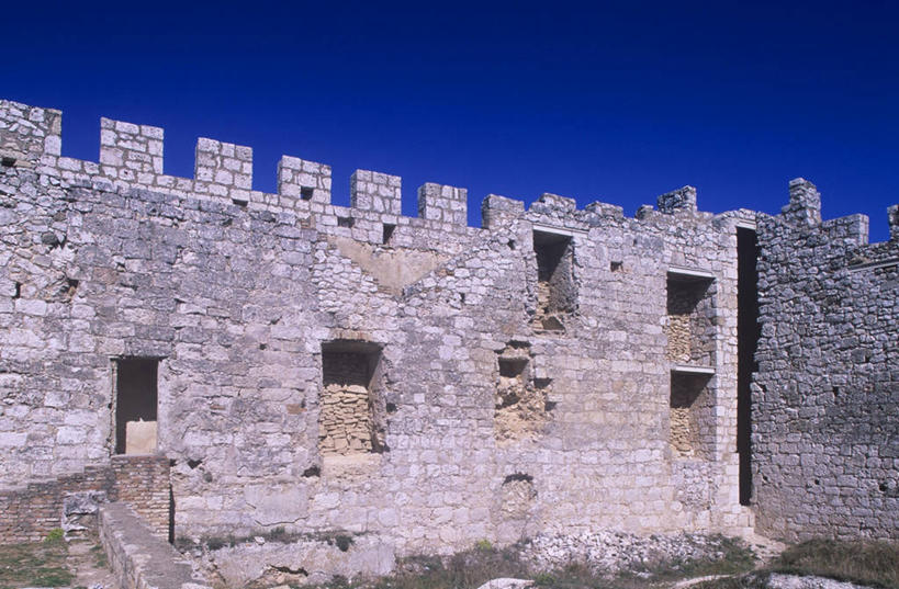 无人,横图,室外,白天,石头,建筑,西班牙,欧洲,城堡,高原,纪念碑,围墙,历史,天空,摄影,保护,部分,南欧,伊比利亚半岛,万里无云,西班牙王国,卡斯蒂利亚,卡斯蒂利亚拉曼查,卡斯蒂利亚拉曼恰,拉曼查,拉曼恰,岩石,彩图,时代