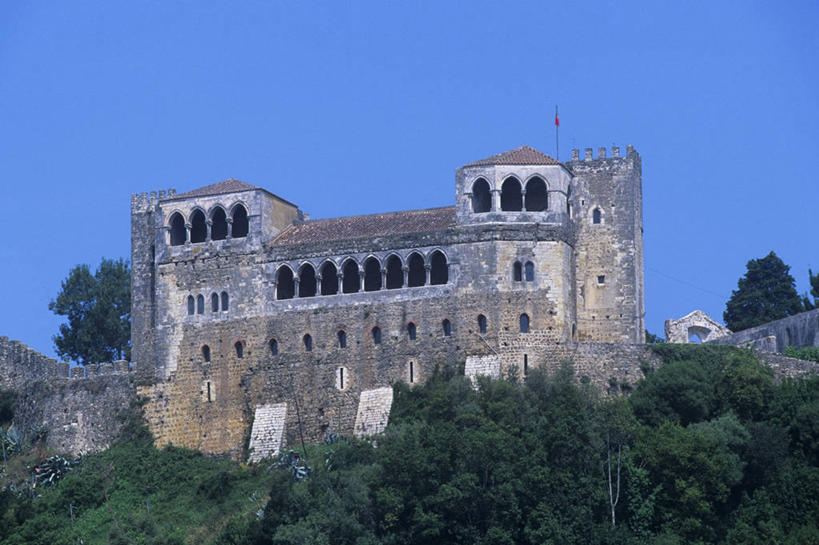 无人,横图,室外,白天,山,建筑,葡萄牙,欧洲,城堡,纪念碑,围墙,历史,天空,摄影,要塞,南欧,欧洲文化,伊比利亚半岛,万里无云,葡萄牙共和国,石块,彩图,莱里亚,国家纪念碑,科英布拉区,时代