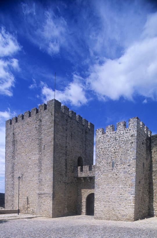 无人,竖图,室外,白天,山,建筑,葡萄牙,城堡,大门,纪念碑,围墙,塔,历史,天空,摄影,要塞,欧洲文化,伊比利亚半岛,阿连特茹,石块,彩图,国家纪念碑,时代,波塔莱格里