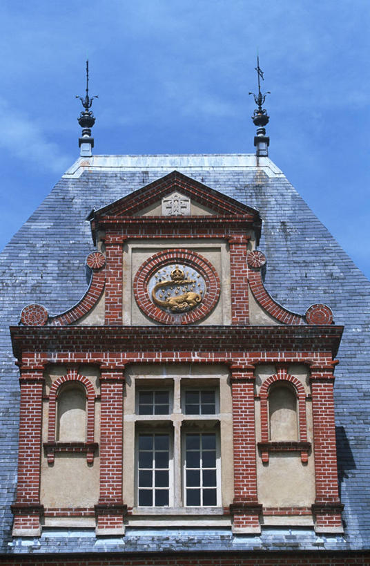 无人,宫殿,竖图,室外,白天,窗户,建筑,法国,欧洲,对称,城堡,屋顶,尖顶,文艺复兴,历史,地标建筑,摄影,部分,西欧,法兰西,古典风格,法国文化,中欧,法兰西共和国,法兰西第五共和国,法兰西岛,枫丹白露,枫丹白露宫,法兰西岛大区,塞纳.马恩省,彩图