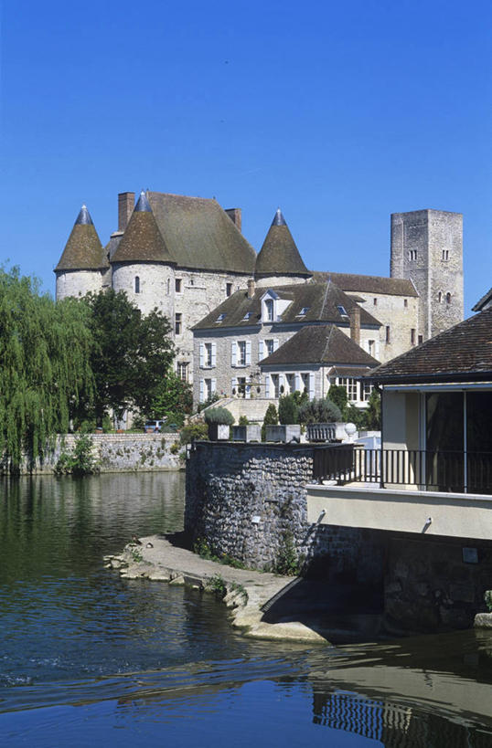 无人,竖图,室外,白天,河流,建筑,法国,欧洲,流水,纪念碑,塔,历史,树,摄影,保护,西欧,要塞,法兰西,中欧,护城河,法兰西共和国,法兰西第五共和国,法兰西岛,法兰西岛大区,塞纳.马恩省,彩图