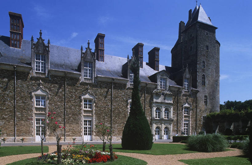 无人,横图,室外,白天,草坪,建筑,法国,欧洲,城堡,庭院,纪念碑,塔,历史,树,摄影,布列塔尼,西欧,法兰西,中欧,法兰西共和国,法兰西第五共和国,卢瓦尔河,罗亚尔河,彩图