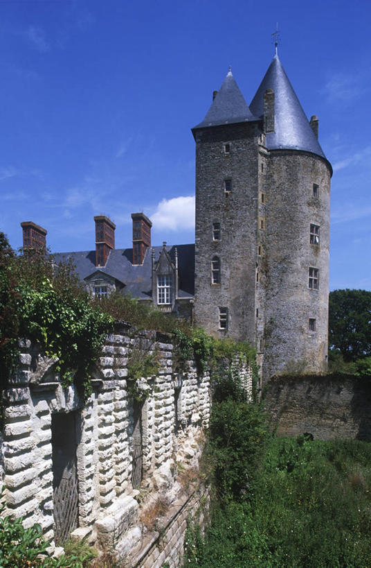 无人,竖图,室外,白天,建筑,法国,欧洲,城堡,纪念碑,围墙,塔,尖顶,历史,摄影,布列塔尼,西欧,要塞,法兰西,中欧,法兰西共和国,法兰西第五共和国,卢瓦尔河,罗亚尔河,彩图