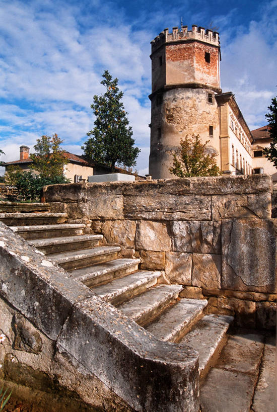 无人,竖图,室外,白天,建筑,法国,欧洲,围墙,文艺复兴,历史,石墙,摄影,西欧,法兰西,古典风格,中欧,法兰西共和国,法兰西第五共和国,彩图,旅行,罗讷.阿尔卑斯,罗讷.阿尔卑斯大区