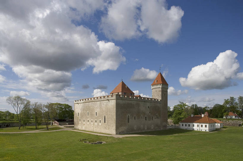 无人,横图,室外,白天,安全,建筑,爱沙尼亚,城堡,云,天气,历史,草,天空,摄影,萨列马岛,彩图,旅行,波罗的海三国