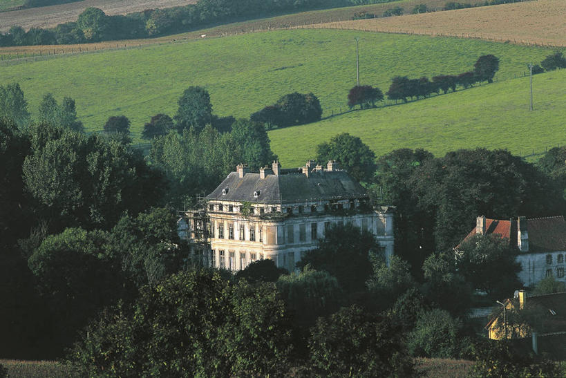 无人,横图,俯视,室外,白天,旅游,度假,美景,建筑,法国,欧洲,城堡,景观,田地,历史,娱乐,树,自然,享受,休闲,景色,放松,摄影,西欧,法兰西,自然风光,中欧,法兰西共和国,法兰西第五共和国,北部.加来海峡,北部.加来海峡大区,诺尔.加莱大区,自然地理,彩图,高角度拍摄,旅行