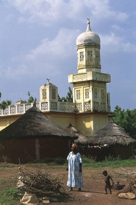婴儿,成年人,两个人,竖图,建筑,非洲,朦胧,模糊,摄影,宗教,伊斯兰教,象牙海岸,自然地理,女人,女性,非洲人,彩图,传统文化