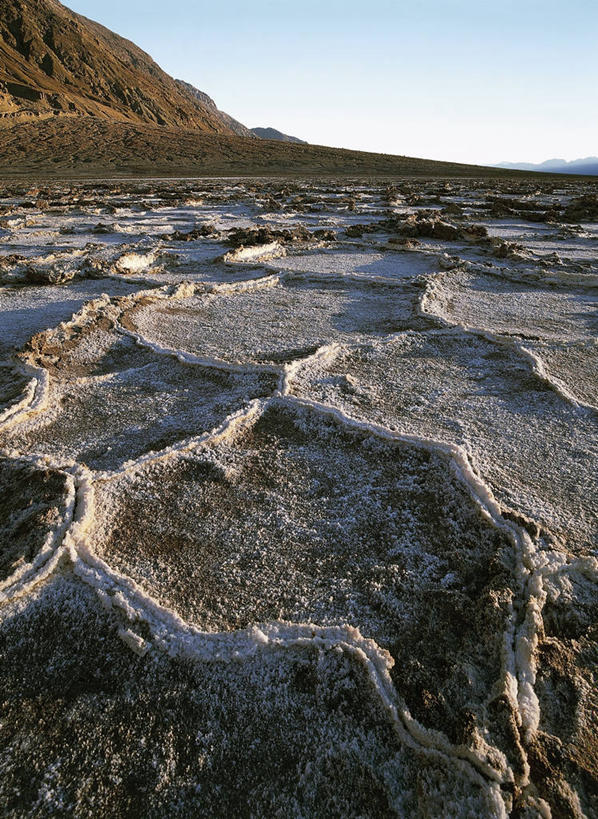 无人,竖图,室外,白天,沙漠,美国,地形,天空,摄影,宁静,北美,北美洲,国家公园,加利福尼亚,美洲,死亡谷国家公园,万里无云,北亚美利加洲,亚美利加洲,地质学,盐滩,死水,自然地理,彩图,旅行,美利坚合众国,郊野公园