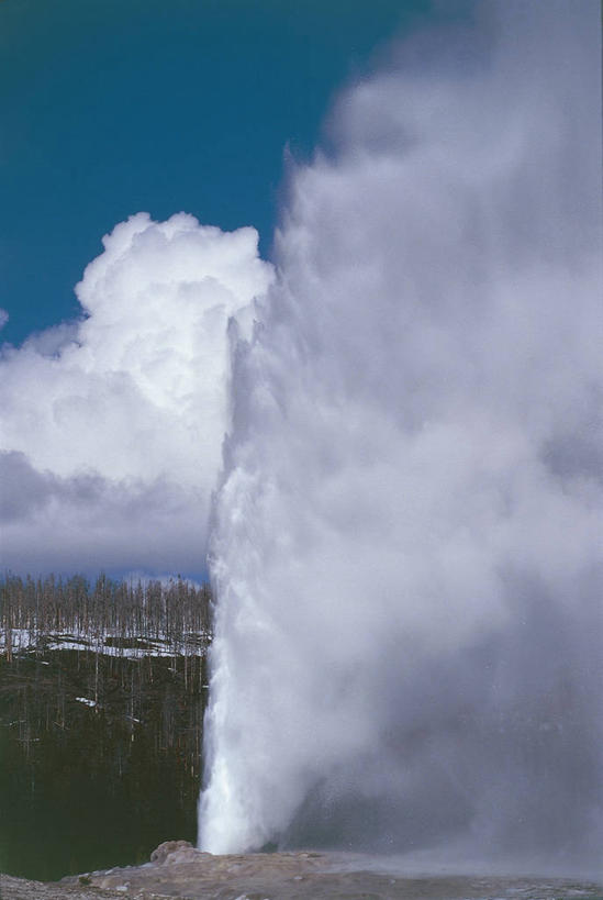 无人,竖图,室外,白天,美景,温泉,美国,景观,联合国,自然,地标建筑,景色,摄影,北美,北美洲,国家公园,自然风光,美洲,爆发,怀俄明,黄石公园,间歇泉,北亚美利加洲,亚美利加洲,彩图,旅行,老忠实喷泉,美利坚合众国,联合国教科文组织,郊野公园