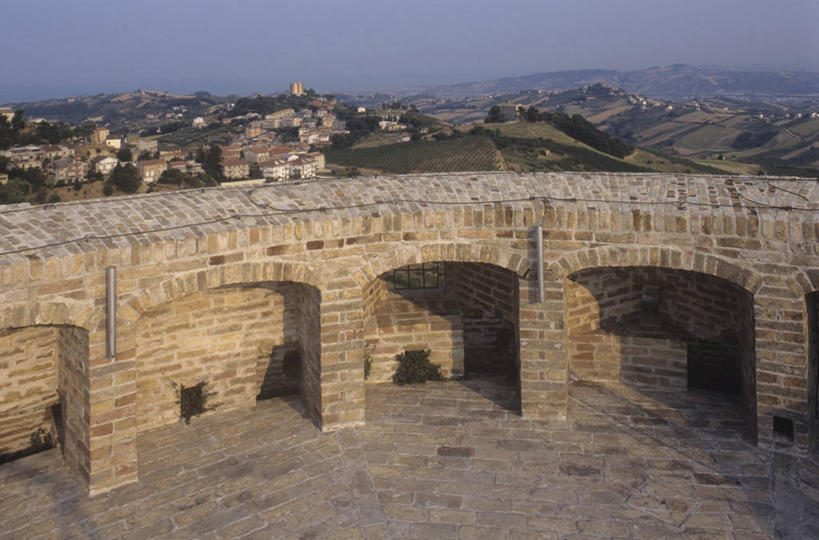 无人,横图,室外,白天,度假,美景,城市风光,城市,建筑,意大利,城堡,地平线,景观,辽阔,地面,历史,娱乐,砖墙,享受,休闲,广阔,景色,放松,摄影,一望无际,要塞,延伸,意大利文化,天地相交,无边无际,一马平川,马尔凯大区,彩图