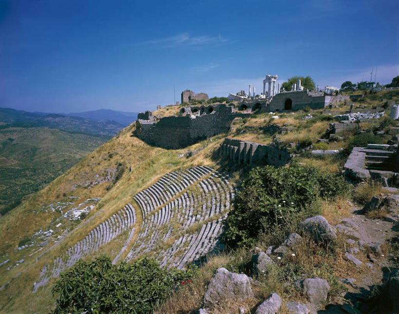 无人,横图,俯视,室外,白天,建筑,欧洲,地形,历史,废墟,风景,地标建筑,摄影,考古学,古希腊,古代文明,圆形剧场,自然地理,彩图,高角度拍摄,白加孟
