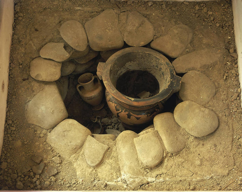 无人,横图,俯视,室内,白天,意大利,欧洲,历史,锅,陶器,摄影,死亡,考古学,坟墓,南欧,意大利共和国,博洛尼亚,古代文明,艾米利亚.罗马涅,艾米利亚.罗马涅大区,史前时代,自然地理,彩图,高角度拍摄