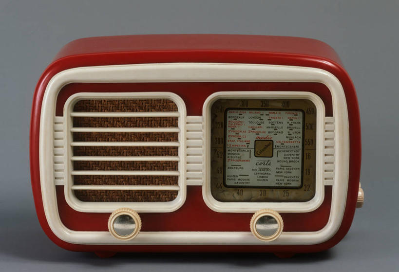 无人,横图,室内,技术,意大利,灰色背景,古典,历史,一个,红色,白色,灰色,收音机,摄影,单个,古董,南欧,彩图,影棚拍摄