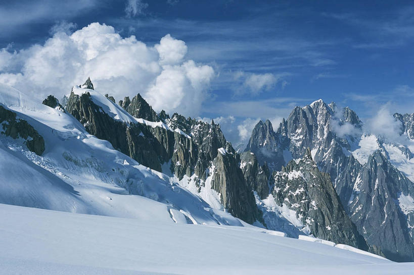 无人,横图,俯视,室外,白天,旅游,度假,美景,山,山脉,雪,雪山,法国,欧洲,冰,地形,景观,山顶,云,冬天,娱乐,风景,天空,自然,享受,休闲,景色,放松,摄影,环境,西欧,法兰西,自然风光,冰河,中欧,勃朗峰,阿尔卑斯山脉,法兰西共和国,法兰西第五共和国,霞慕尼,上萨瓦省,上萨瓦,自然地理,彩图,高角度拍摄,旅行,罗讷.阿尔卑斯,罗讷.阿尔卑斯大区