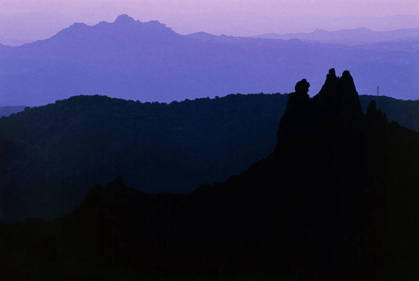 无人,横图,室外,旅游,度假,美景,日落,山,山脉,意大利,地平线,地形,景观,辽阔,地面,娱乐,风景,自然,黄昏,享受,休闲,广阔,景色,放松,摄影,一望无际,环境,南欧,自然风光,延伸,剪影,逆光,意大利文化,天地相交,无边无际,一马平川,地质学,撒丁岛,萨萨里,自然地理,岩石,彩图,旅行
