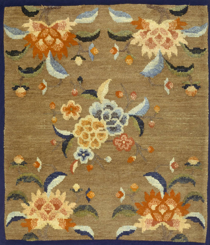 无人,竖图,室内,白色背景,地毯,纺织品,中国,装饰,毛毯,毯子,织物,花,纺织,白色,装饰物,垫子,温暖,摄影,影棚,华丽,修饰,点缀,摄影棚,西藏自治区,衬托,美观,雅致,雅观,式样,美术工艺,彩图,影棚拍摄,拍摄,机织物