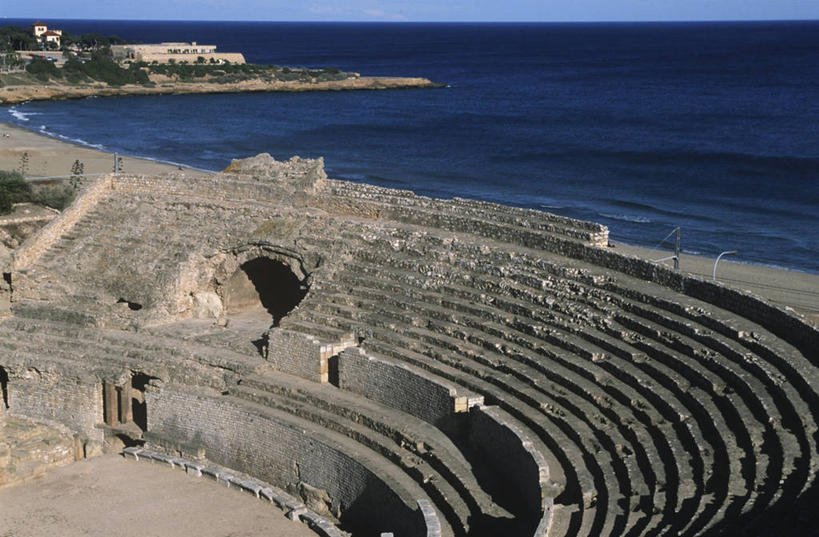 无人,马戏团,横图,俯视,室外,白天,海洋,水,建筑,西班牙,地平线,水平线,历史,废墟,地标建筑,摄影,宁静,考古学,加泰隆尼亚,伊比利亚半岛,古代文明,圆形剧场,塔拉戈纳省,彩图,高角度拍摄,旅行,过去