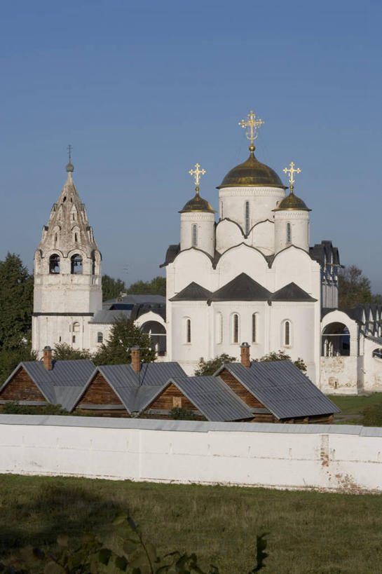 无人,教堂,竖图,俯视,室外,白天,建筑,俄罗斯,节日,墙,屋顶,塔,尖顶,文化,地标建筑,祈祷,健康,许愿,摄影,宗教,信仰,纪念,祈求,基督教,天主教,修道院,信念,将军,东正教,神学院,修院,隐修院,平安,彩图,高角度拍摄,旅行,大教堂,苏兹达尔,俄罗斯文化,时代