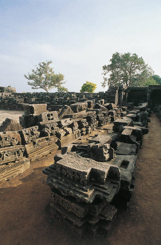 无人,竖图,室外,白天,建筑,印度,废墟,地标建筑,摄影,宗教,佛教,修道院,古代史,印度次大陆,彩图,桑奇大塔,过去