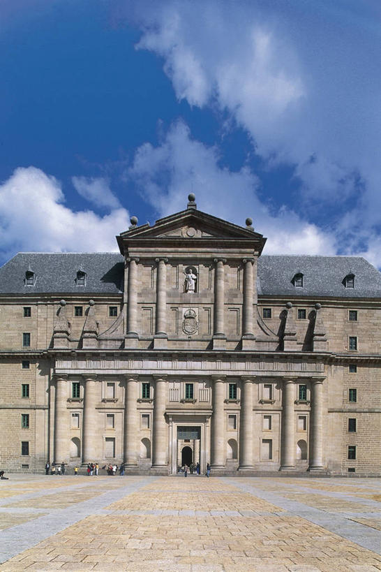 无人,竖图,室外,白天,建筑,西班牙,欧洲,首都,文艺复兴,历史,地标建筑,马德里,摄影,宗教,基督教,南欧,修道院,古典风格,马德里省,伊比利亚半岛,埃斯科里亚尔,西班牙王国,卡斯蒂利亚,卡斯蒂利亚拉曼查,卡斯蒂利亚拉曼恰,拉曼查,拉曼恰,彩图,旅行