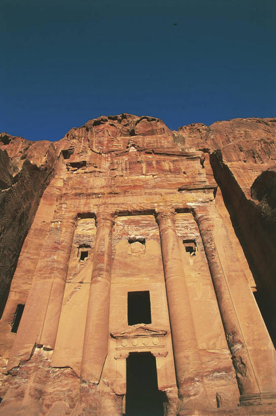 无人,竖图,室外,白天,仰视,旅游,度假,美景,约旦,柱子,景观,历史,娱乐,自然,地标建筑,享受,休闲,景色,放松,摄影,考古学,坟墓,自然风光,佩特拉,古代文明,彩图,低角度拍摄,旅行