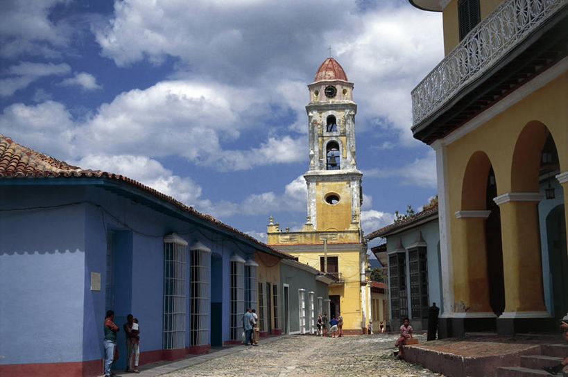 教堂,横图,室外,白天,建筑,街道,古巴,乡村,钟楼,地标建筑,摄影,拉丁美洲,特立尼达岛,彩图,旅行