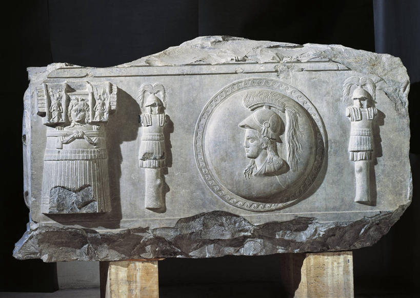 无人,横图,室内,安全,黑色背景,标志,符号,盔甲,防护,标识,古罗马,古代,摄影,保护,保险,防御,铠甲,防具,防卫,性别符号,古代文明,美术工艺,平安,彩图,浅浮雕,男性符号,奖杯,甲胄