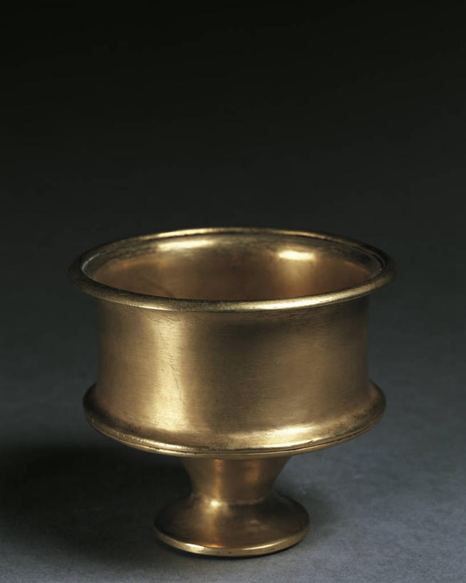 无人,竖图,室内,留白,灰色背景,光线,光芒,古代,一个,灰色,摄影,单个,葡萄酒杯,古代文明,美术工艺,彩图