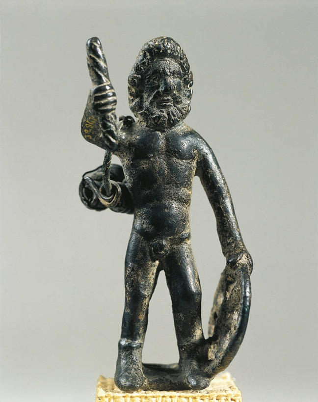 无人,竖图,特写,雕塑,灰色背景,神话,艺术,装饰,标志,雕刻,雕像,符号,标识,古罗马,古代,灰色,工艺品,摄影,纪念,美术,主题,陈列,青铜,功能,美学,性别符号,古代文明,美术工艺,宙斯,彩图,影棚拍摄,男性符号