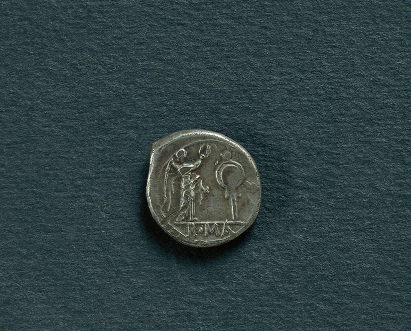 无人,横图,俯视,留白,成功,灰色背景,神话,标志,符号,历史,标识,古罗马,古代,一个,灰色,摄影,单个,胜利女神,性别符号,古代文明,拉丁文,美术工艺,硬币,彩图,高角度拍摄,影棚拍摄,男性符号,过去