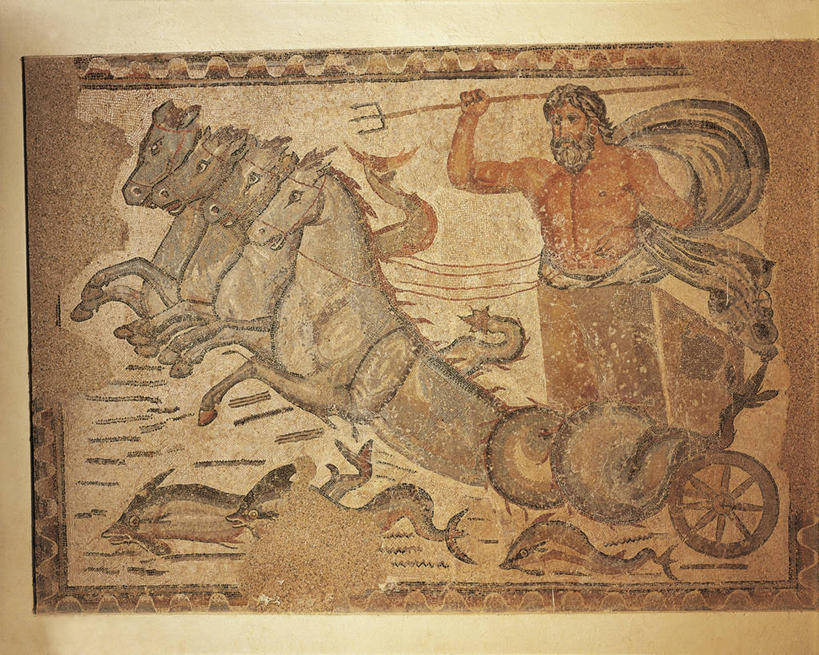 成年人,一个人,横图,室内,白天,竞争,马,仅一个男性,对抗,花纹,神话,冲突,图案,墙,围墙,拿着,历史,破坏,鱼类,古代,武器,战争,摄影,损坏,攻击,威胁,对立,矛盾,兵器,手艺,防御,希腊神话,战车,敌对,挫败,斗争,抗拒,抗衡,杀伤,威慑,古代文明,三叉戟,美术工艺,长兵器,危险,彩图