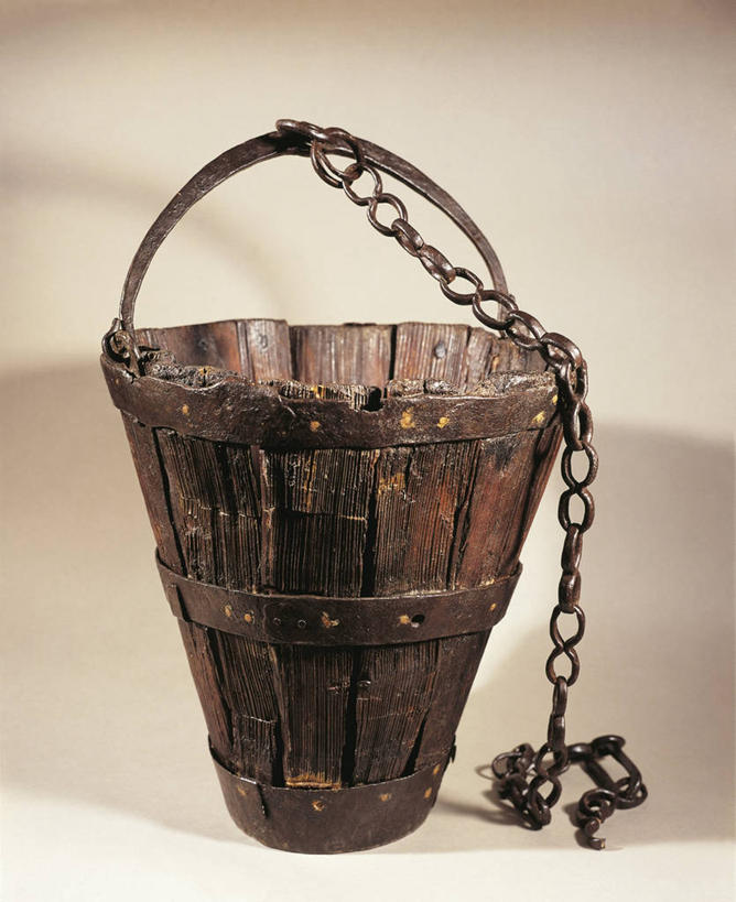 无人,竖图,室内,白天,木制,历史,古代,一个,摄影,单个,铁环,锁链,链条,束缚,限制,手艺,约束,古代文明,美术工艺,彩图