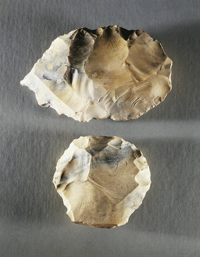 无人,博物馆,竖图,俯视,室内,法国,灰色背景,两个,灰色,摄影,考古学,古代文明,史前时代,彩图,高角度拍摄