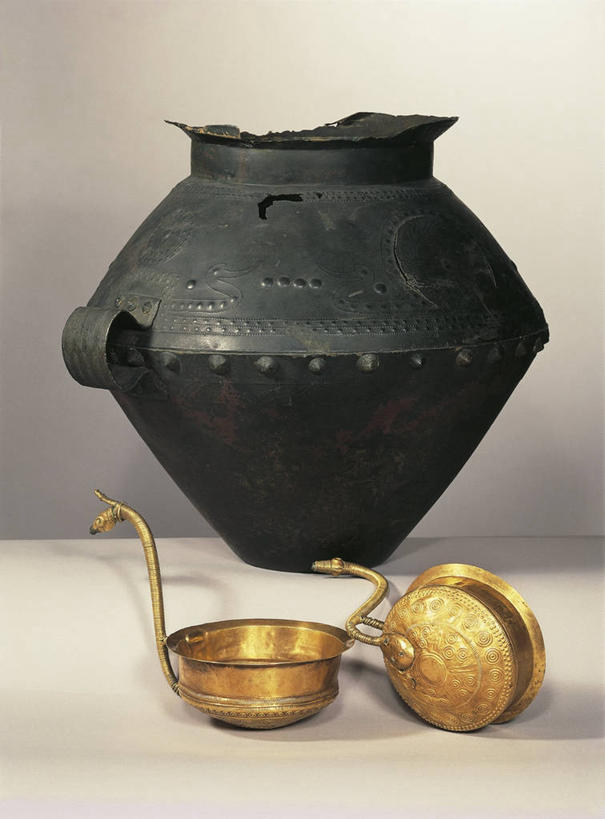 无人,博物馆,竖图,白色背景,首都,杯,三个,容器,摄影,考古学,青铜,哥本哈根,古代文明,史前时代,彩图,影棚拍摄,双耳罐,雕刻术