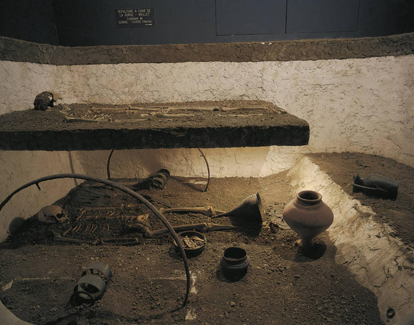 骨骼,无人,横图,室内,特写,花瓶,法国,灰色背景,骨头,历史,灰色,人体,摄影,宗教,考古学,骨架,坟墓,史前时代,彩图,过去