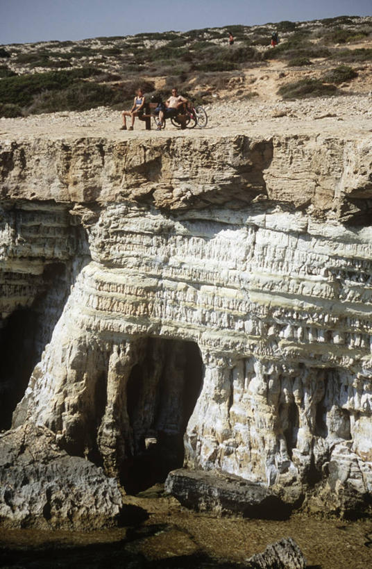 竖图,室外,白天,度假,塞浦路斯,海岸线,风景,放松,摄影,洞穴,岩层,万里无云,岩石,彩图