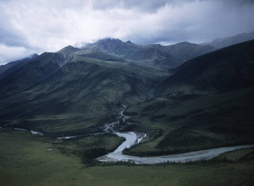 无人,横图,俯视,室外,白天,旅游,度假,河流,美景,山,山脉,美国,地平线,地形,景观,云,辽阔,地面,山谷,娱乐,风景,自然,享受,休闲,广阔,景色,放松,摄影,宁静,一望无际,国家公园,自然风光,延伸,阿拉斯加,天地相交,无边无际,一马平川,北极之门国家公园,自然地理,彩图,高角度拍摄