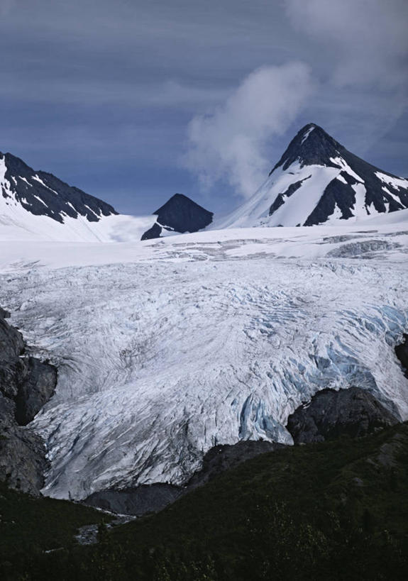 无人,公园,竖图,俯视,航拍,室外,白天,旅游,度假,美景,山,山脉,雪,美国,地形,景观,山顶,云,冬天,娱乐,风景,自然,地标建筑,享受,休闲,景色,放松,摄影,宁静,北美,北美洲,国家公园,鸟瞰,自然风光,美洲,冰河,阿拉斯加,阿拉斯加州,北亚美利加洲,亚美利加洲,最后的边疆,午夜阳光之地,基奈峡湾国家公园,基奈半岛,苏厄德,自然地理,彩图,高角度拍摄,美利坚合众国