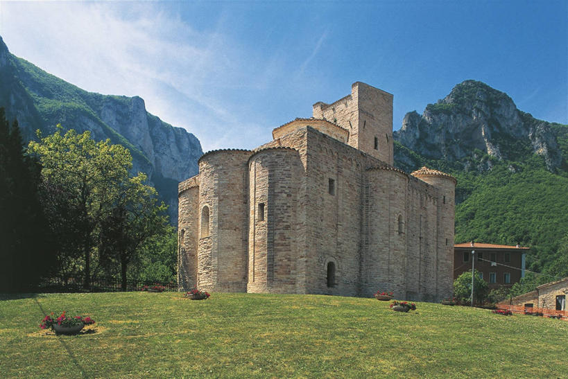 无人,横图,室外,白天,旅游,度假,草地,美景,建筑,日光,意大利,景观,宏伟,历史,娱乐,风景,自然,享受,休闲,景色,放松,摄影,宁静,基督教,岩层,自然风光,马尔凯大区,美术工艺,岩石,彩图