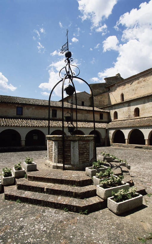 无人,竖图,室外,白天,建筑,意大利,摄影,回廊,井,基督教,迷人,修院,彩图