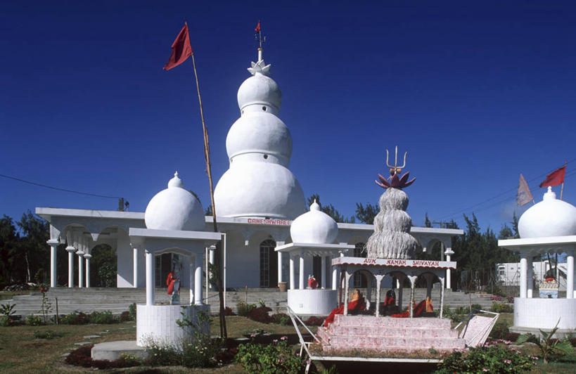 无人,横图,室外,白天,建筑,旗帜,毛里求斯,摄影,圆顶建筑,祭坛,万里无云,印度教,彩图,传统文化